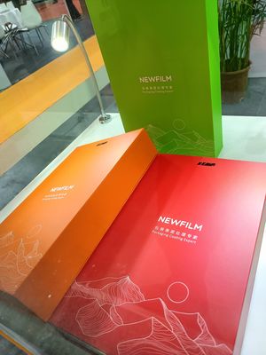 Harga yang bagus Ketebalan kustom Bahan kemasan ramah lingkungan dalam cat glossy daur ulang Lebar 1920mm Ramah lingkungan on line